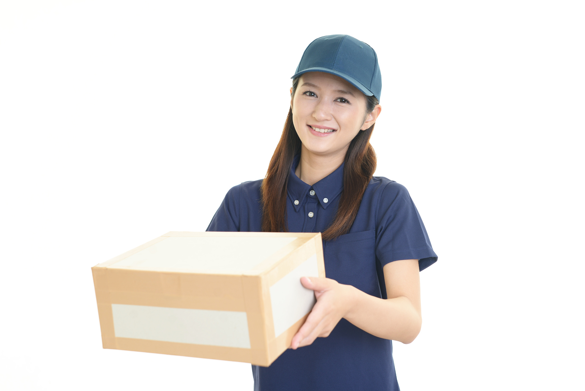 箱を運ぶスタッフ